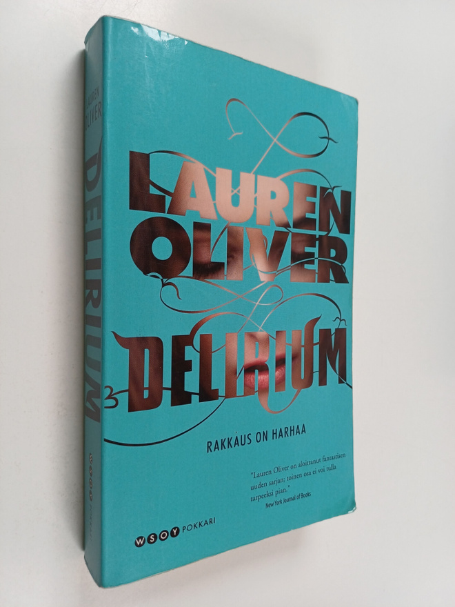 Lauren Oliver : Delirium : rakkaus on harhaa