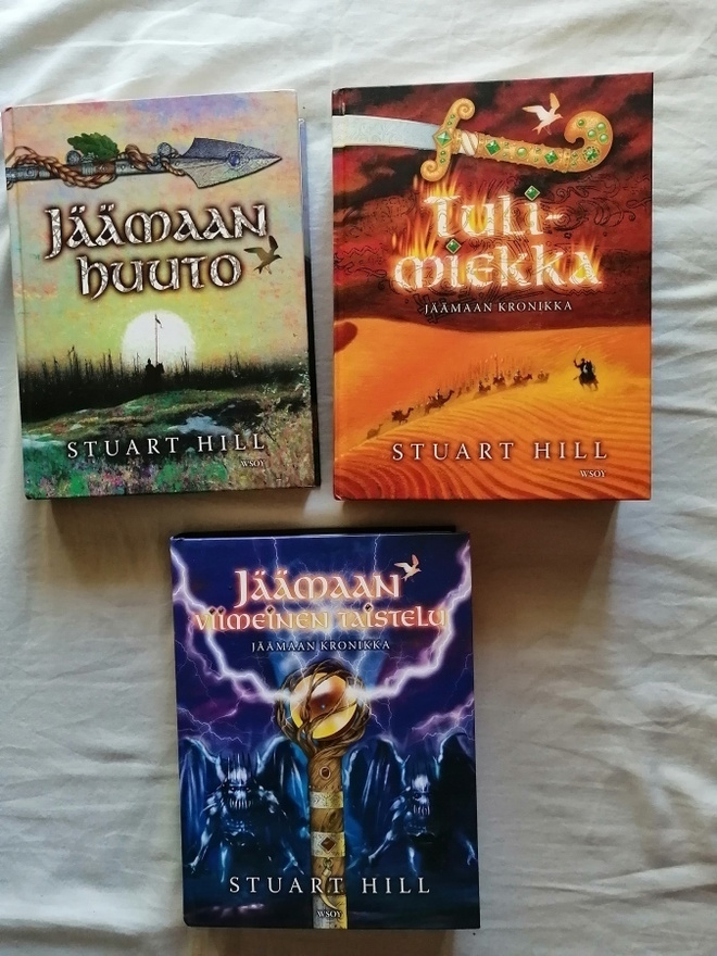 Hill, Stuart: Jäämaan kronikka -trilogia (kovakantiset)