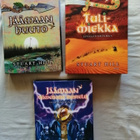 Hill, Stuart: Jäämaan kronikka -trilogia (kovakantiset) - pikkukuva 1