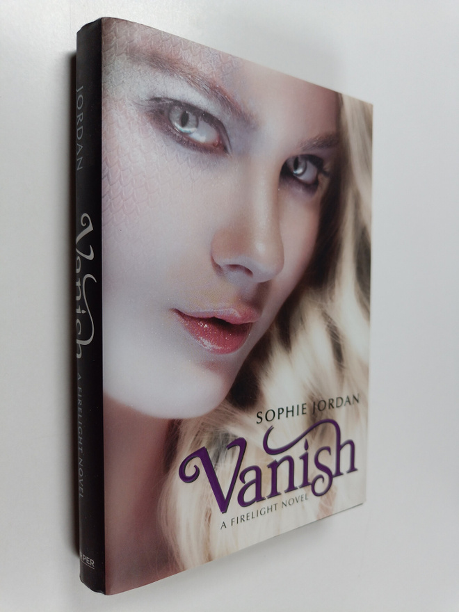 Sophie Jordan : Vanish : a firelight novel