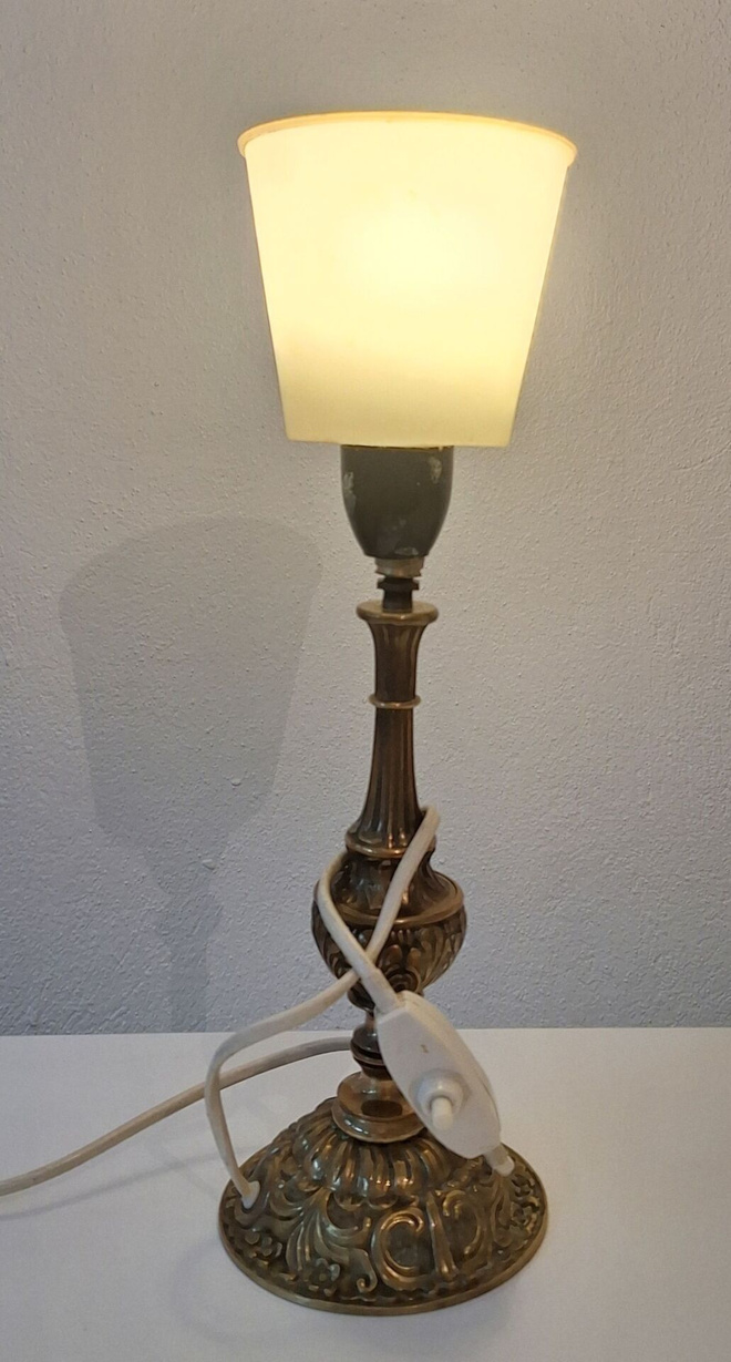 Upea vintage pöytävalaisin metallijalalla