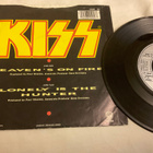 Kiss - Heaven’s on fire (7”) - pikkukuva 2
