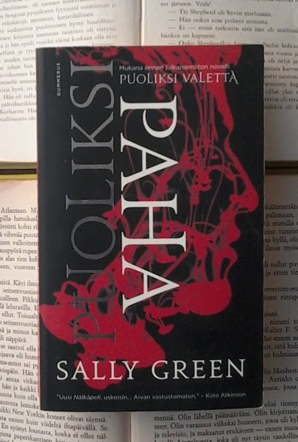 Sally Green - Puoliksi paha (pokkari)