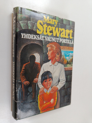 Mary Stewart : Yhdeksät vaunut portilla : jännitysromaani