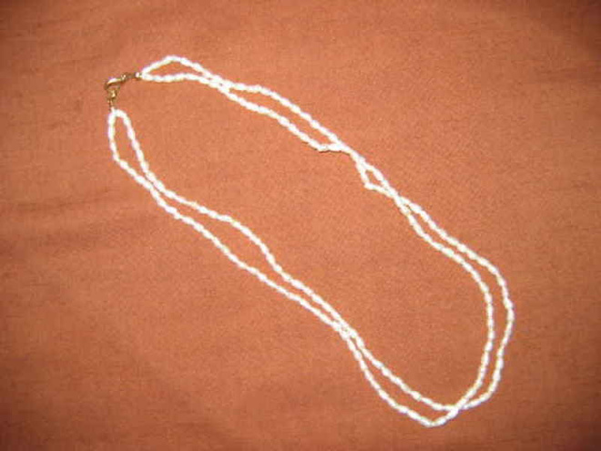 Kaunis valkoinen tuplarivinen KAULAKORU ! Katso!