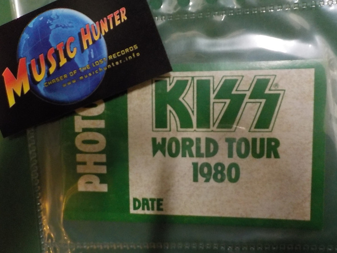 KISS - WORLD TOUR 1980, BACKSTAGE PASSI