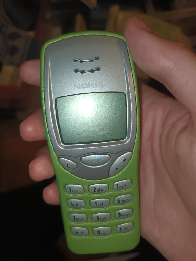 Vihreä Nokialainen matkapuhelin Model 3210