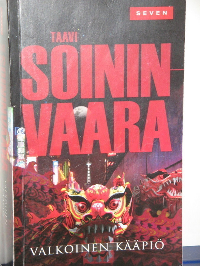 Taavi Soininvaara : VALKOINEN KÄÄPIÖ