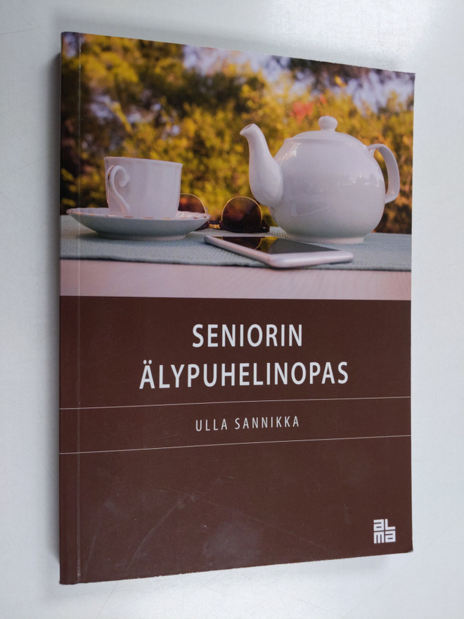Ulla Sannikka : Seniorin älypuhelinopas