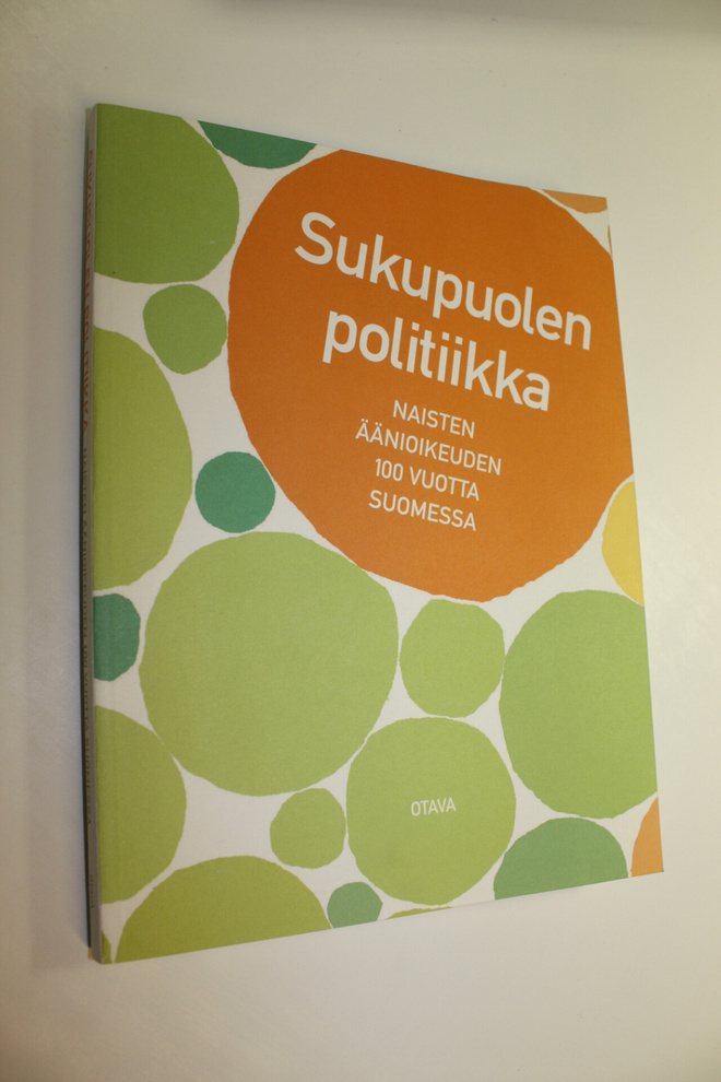 Sukupuolen politiikka : naisten äänioikeuden 100 vuotta S...