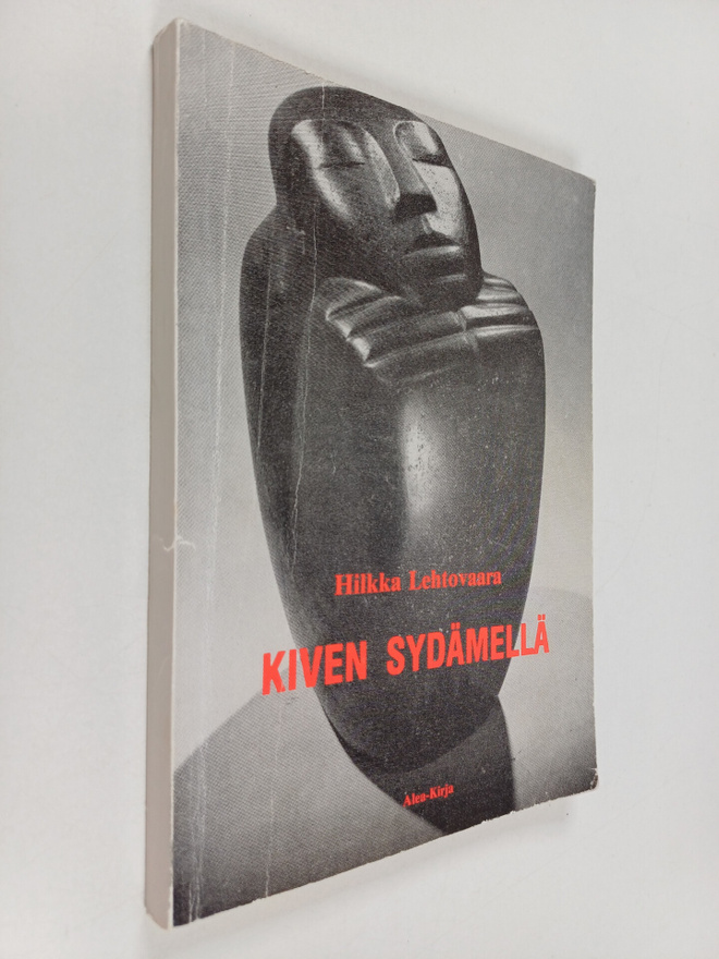 Hilkka Lehtovaara : Kiven sydämellä : runoja (tekijän omi...