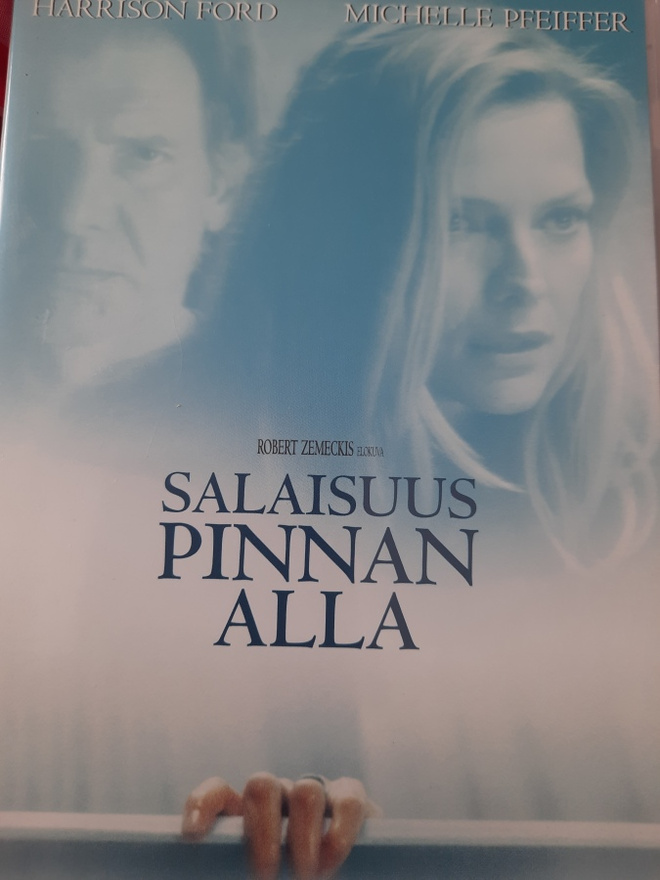 SALAISUUS PINNAN ALLA (Harrison Ford & Michelle Pfeiffer)