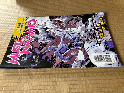 MUSTANAAMIO 4/2004