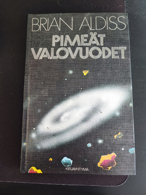 Pimeät valovuodet Brian Aldiss
