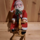 Joulupukki ja keinuhevonen - pikkukuva 1