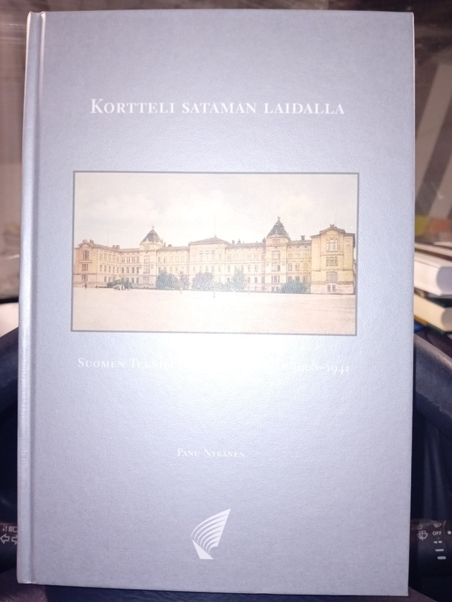 Nykänen  : Kortteli sataman laidalla ( SIS POSTIKULU  )