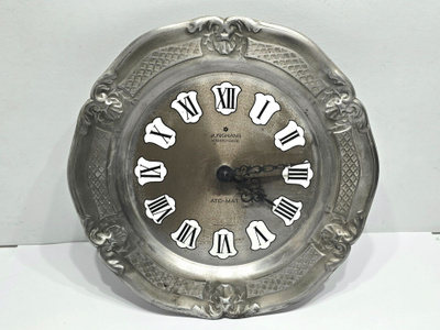 Junghans Electronic Ato-Mat seinäkello