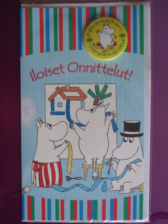 Muumit askartelevat päivänsankarille tk plus kuori