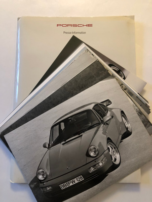 Myyntiesite/lehdistöesite Porsche - 1993