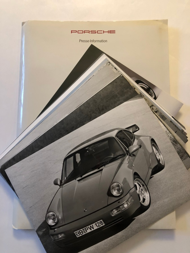 Myyntiesite/lehdistöesite Porsche - 1993