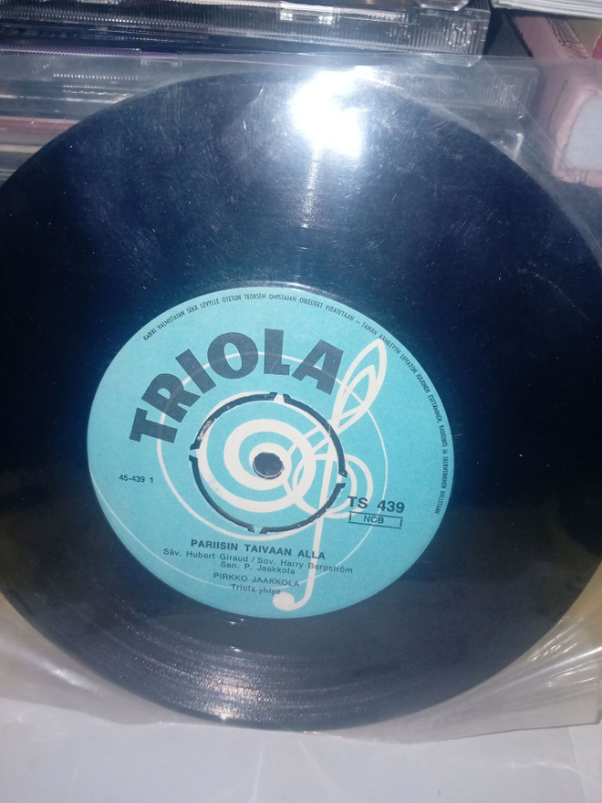 7"single Pirkko Jaakkola  : Pariisin taivaan alla ( SIS POST