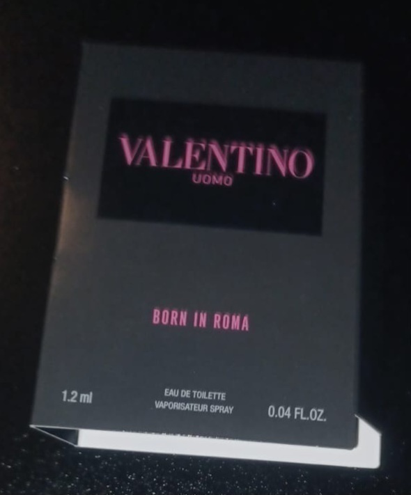 Hajuvesinäyte Valentino Uomo Born in Roma