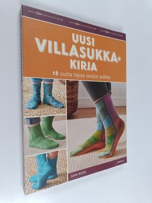 Ann Budd : Uusi villasukkakirja : 18 uutta tapaa neuloa s...