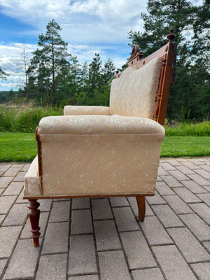 Biedermeier tyylinen sohva