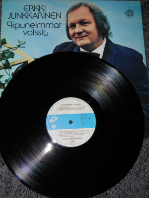 Vinyyli LP Erkki Junkkarinen , Kauneimmat valssit v. 1976.