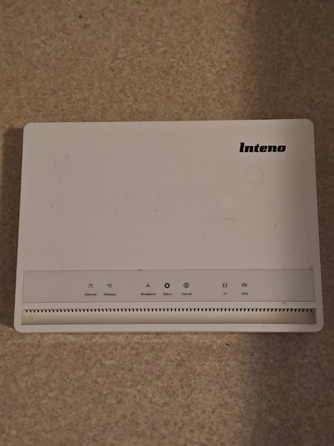 INTENO DG301AL ADSL-modeemi/reititin.