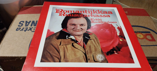 Erkki Junkkarinen - Romantiikkaa ruusutarhassa