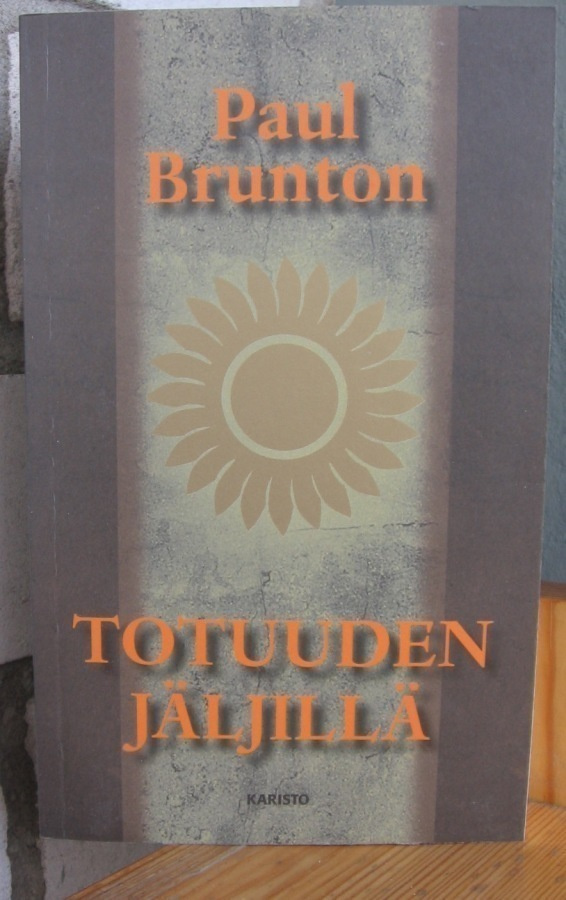 Paul Brunton: Totuuden jäljillä, Karisto 2005. 3p.309 s.