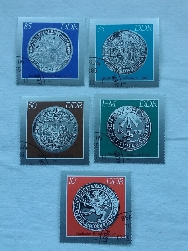 Postimerkkisarja DDR Itä-Saksa vanhoja rahoja