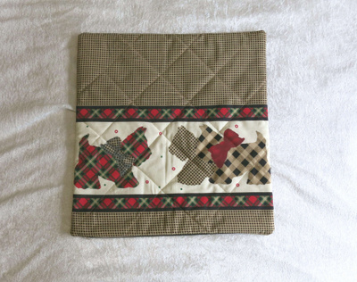 TYYNYNPÄÄLLINEN SKOTTIKOIRA