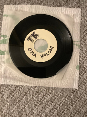 TERVEET KÄDET:OMA KOLONI   EP   7"  ( A. W. Yrjänä)