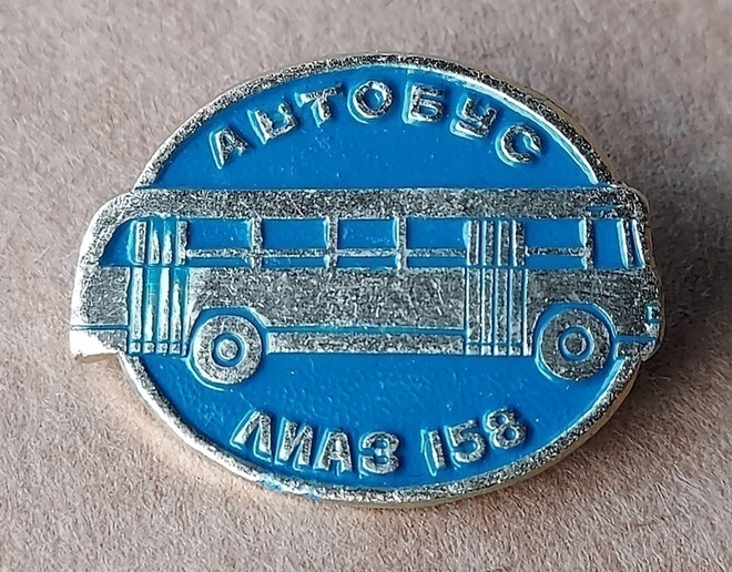 Linja-auto aiheinen rintaneula