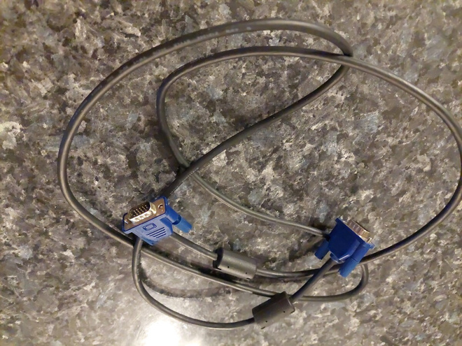 Vga kaapeli tietokoneen näyttöön