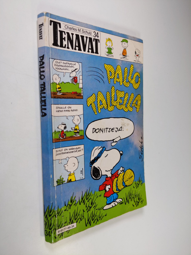 Charles M. Schulz : Pallo tallella / Charles M. Schulz ; ...