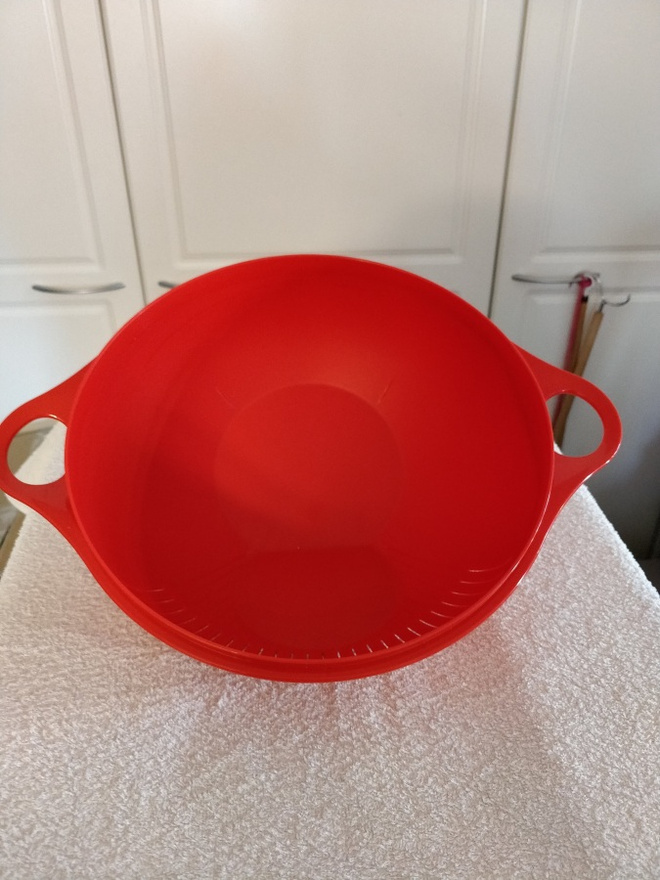 TUPPERWAREN ISO LÄVIKKÖ 3,75L