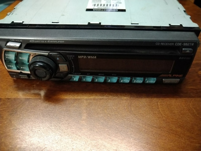 ALPINE CDE-9827R autostereo.