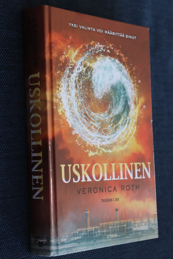 Veronica Roth : Uskollinen ( 1.p. 2015 )