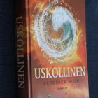 Veronica Roth : Uskollinen ( 1.p. 2015 ) - pikkukuva 1