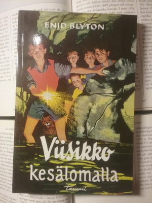 Enid Blyton - Viisikko kesälomalla (nid.)