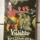 Enid Blyton - Viisikko kesälomalla (nid.) - pikkukuva 1