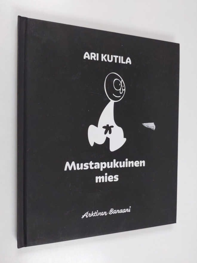 Ari Kutila : Mustapukuinen mies
