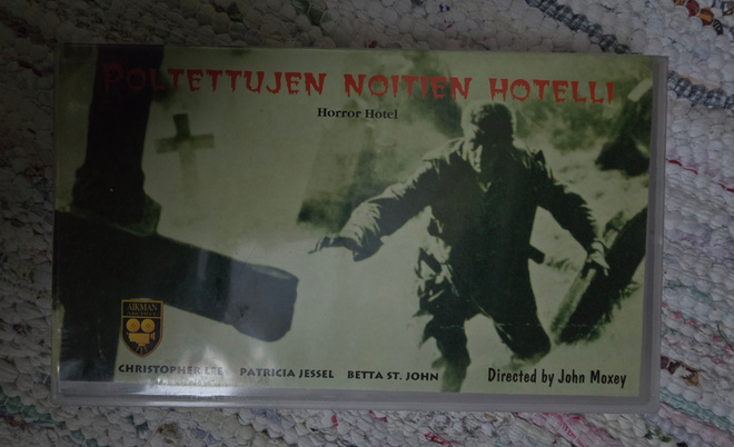 Poltettujen noitien hotelli