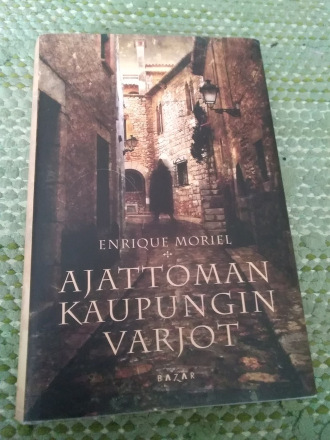 Enrique Moriel: Ajattoman kaupungin varjot