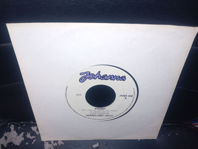 7"single Vaaralliset Lelut : Vuodet ( SIS POSTIKULU )
