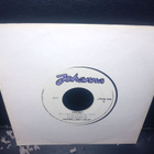7"single Vaaralliset Lelut : Vuodet ( SIS POSTIKULU ) - pikkukuva 1