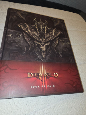 Diablo III – Book of Cain (kovakantinen keräilykirja, englan